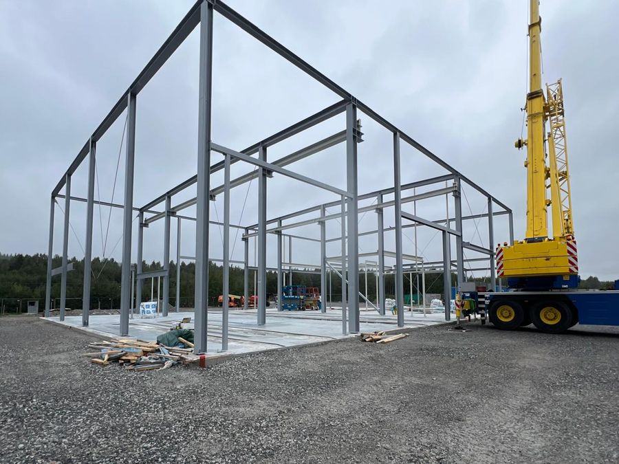 Steel frame of the showroom with mobile crane